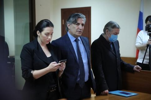 Ефремов признал, что был за рулем в момент ДТП