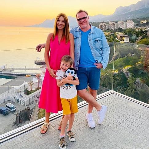 Родители Преснякова рассекретили пол второго ребенка Подольской