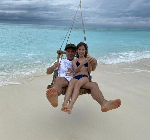 «На высоком уровне порешали»: Деревянко улетел на Мальдивы благодаря влиятельным друзьям