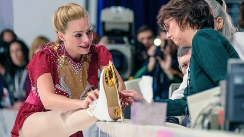 Вырванный зуб и жизнь в подвале: на что звезды идут ради ролей