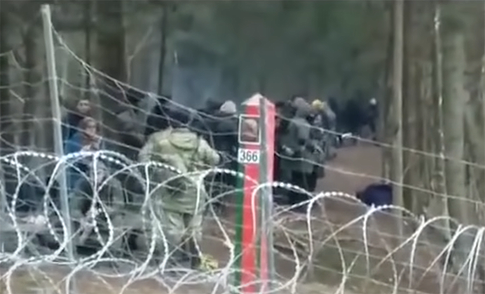 Мигранты штурмуют польское КПП из-за морозов