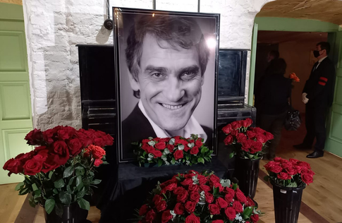 В Москве простились с Валерием Гаркалиным: «Редко на похоронах звучит смех»