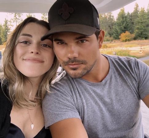 Звезда «Сумерек» Тейлор Лотнер сделал предложение своей избраннице