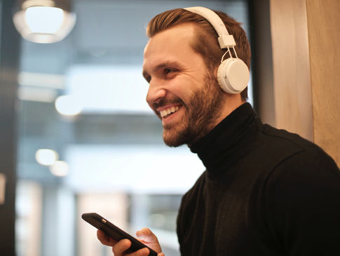 Музыка нас связала: что подарить меломану на 23 февраля