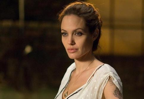 Дочь Джоли и Питта убрала фамилию отца из соцсетей