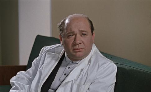 Вдова Евгения Леонова находится в реанимации без сознания