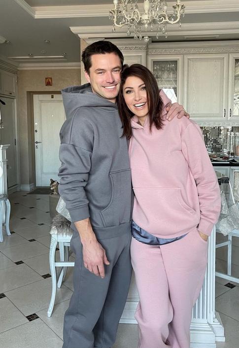 Лучшее за неделю: Дмитрий Шепелев рассказал, что мечтал о сестренке, а Настя Макеева показала жениха