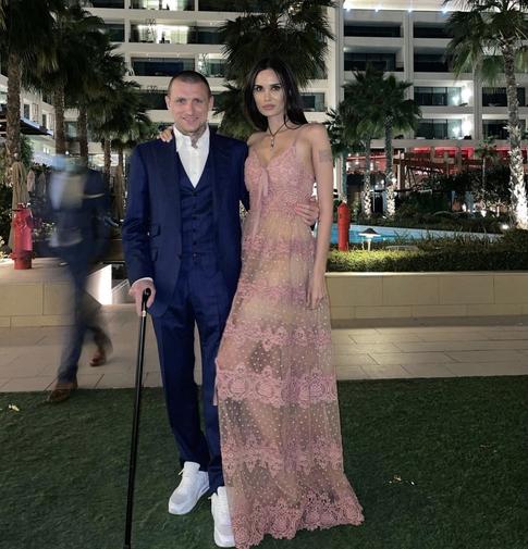 Жена футболиста Павла Мамаева уличила его в измене