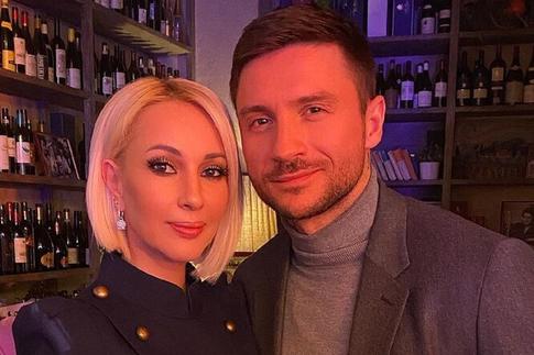 Кудрявцеву и Лазарева застали за нежными объятиями