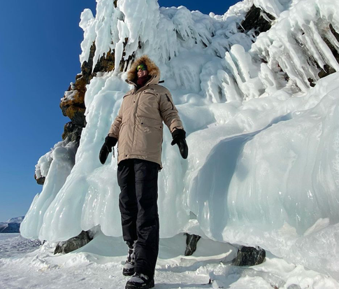 Яна Чурикова отметила праздник «поцелуем с Байкалом»