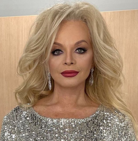 Диана Арбенина о фотошопе снимков Долиной: «Никто из нас не хочет стареть»