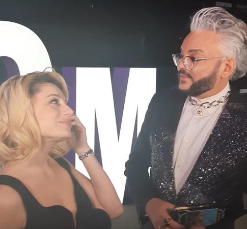 Костюшкин разделся на красной дороже, а Киркоров показал, сколько денег у него в сумке