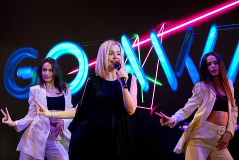 Юлианна Караулова: «Можно ходить на тусовки и при этом уделять внимание ребенку»