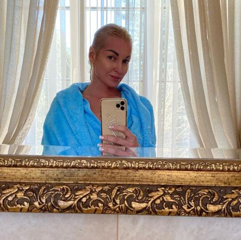 Подписчиков Анастасии Волочковой возмутило фото в шпагате в день траура