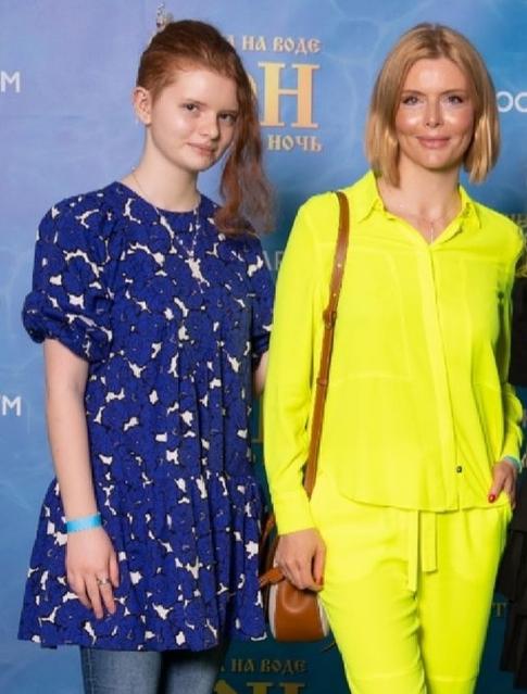 Анна Чурина о 14-летней дочери: «Готовимся морально к появлению женихов»