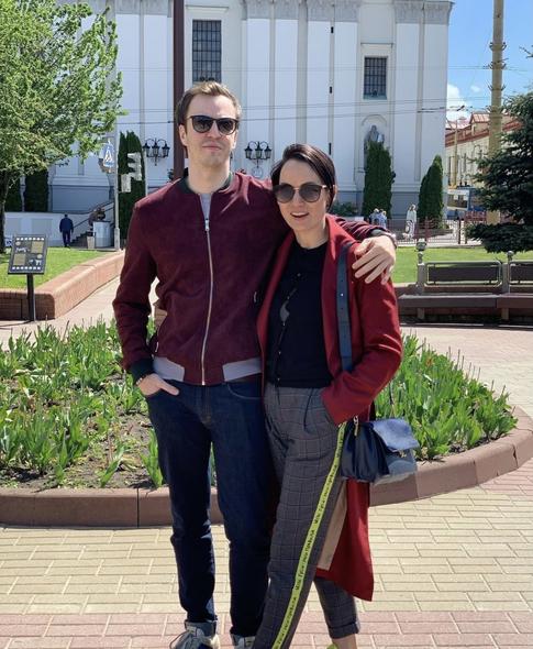 Слова комика Ивана Абрамова о внешности жены возмутили общественность