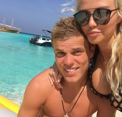 В Сети появились слухи о расставании Кокорина с женой