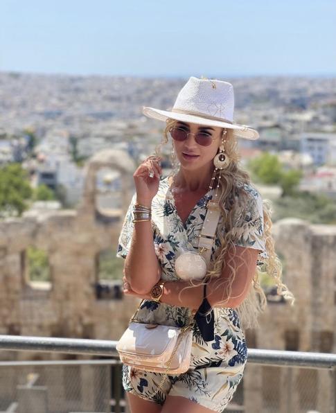 Подруга Ольги Бузовой показала ее в объятиях мужчины