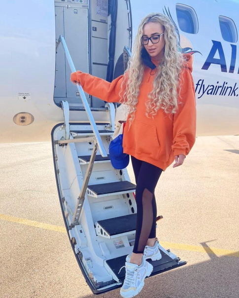 Ольга Бузова спустя месяц вернулась в Россию