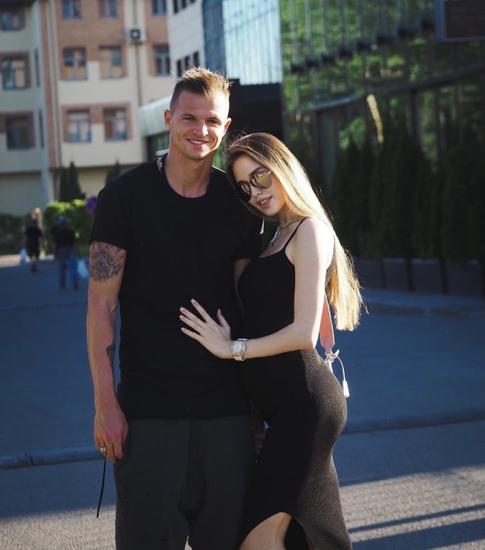 Стало известно, как Дмитрий Тарасов и Анастасия Костенко назовут своего сына