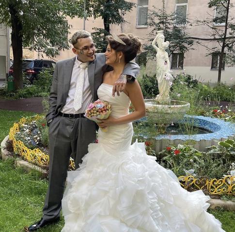 «В чулках на полу»: жена Моргенштерна рассказала о неудачном романтическом вечере