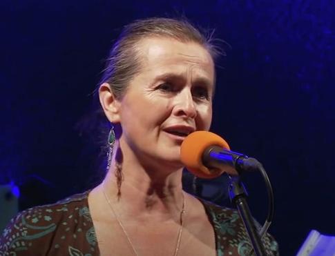 Чешская певица намеренно заразилась коронавирусом и умерла