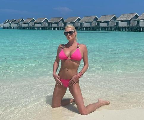 Представительница Волочковой заявила, что балерина не летает трезвой на самолете