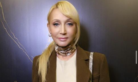 Орбакайте расплакалась у могилы Моисеева