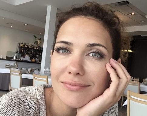 Екатерина Климова блеснула огромной грудью в откровенном платье