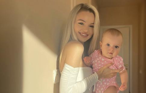 Экс-супругу Птахи с маленькой дочкой забрала скорая помощь