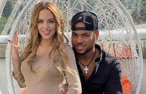 Звезда «Дома−2» Юлия Ефременкова «засветила» лицо одного из близнецов