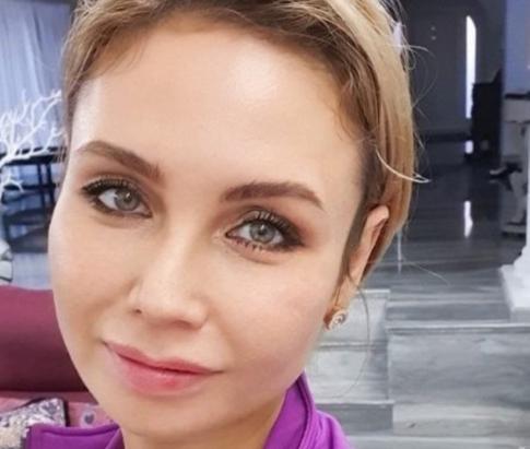 Ляйсан Утяшева похвасталась большой грудью в кожаном наряде