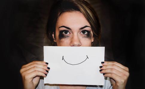 Как успокоить человека, если он в истерике: sos-советы эксперта