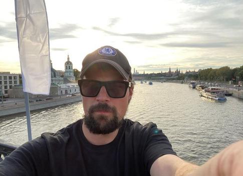 Данила Козловский поделился редкими снимками с отцом