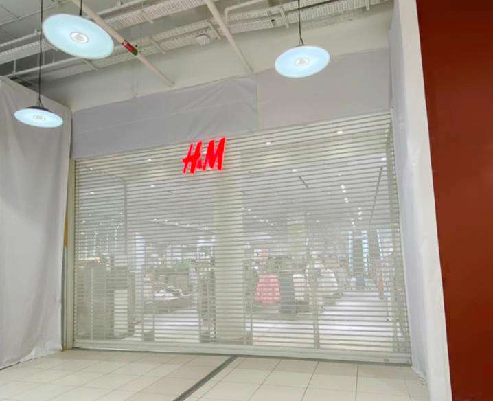 Магазины H&M Group приостановили работу в России