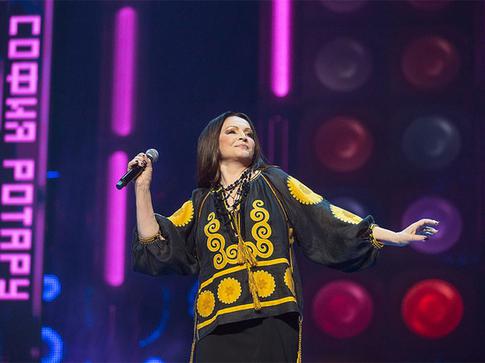 Украинские СМИ: сын и внук Софии Ротару задержаны на границе