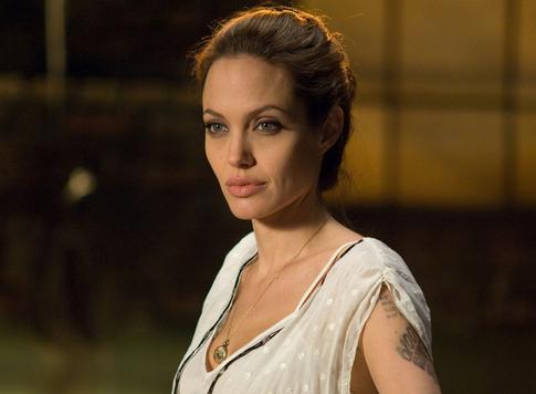 Джоли не нравятся губы, а Погребняк — щеки: из-за чего комплексуют знаменитости