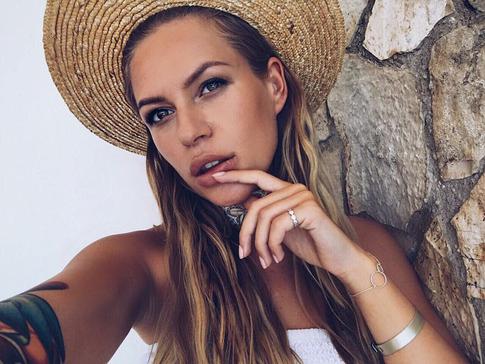 Мистические советники: звезды, которые верят астрологам, нумерологам и экстрасенсам