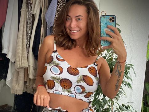 Фриске показала фигуру через две недели после родов