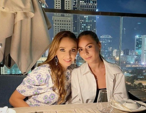 Дочь Навки в свой день рождения открыла новый магазин