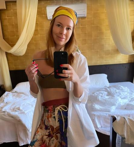 Подольская улетела с детьми в Турцию