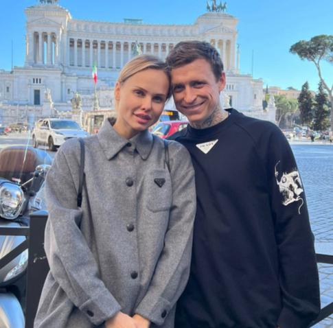 Жена Павла Мамаева похвасталась дорогим подарком