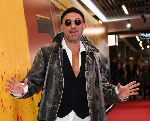 Дмитрий Нагиев получил травму прямо на сцене: «Хромаю, но ползу»