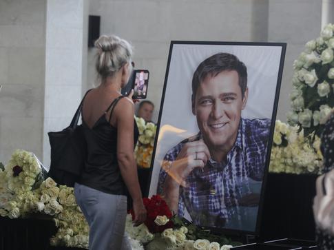 Родственники Шатунова запретили приближаться к его могиле