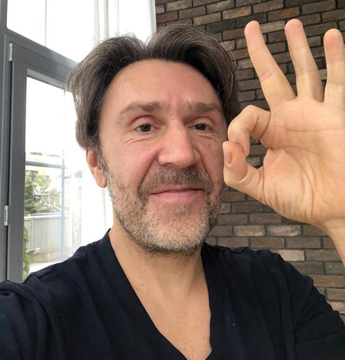 Стало известно, где на самом деле находится Сергей Шнуров