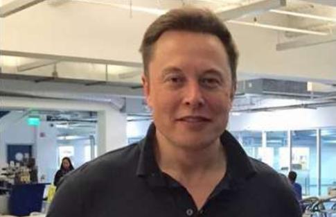 Сын Илона Маска сменил имя и «сделал» себе грудь