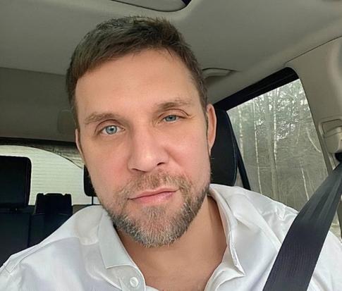 Ведущий Арчи сообщил о повестке, пришедшей его сыну-студенту