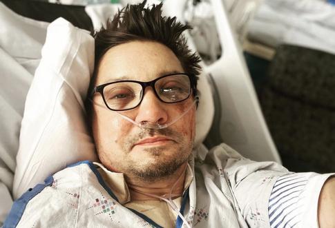 Звезде «Мстителей» Джереми Реннеру могут ампутировать ногу