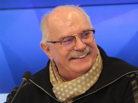 Михалкову стало хуже: площадь поражения легких увеличилась