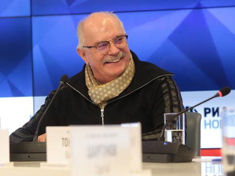 Никиту Михалкова выписали из больницы: «Ваши молитвы привели меня домой»